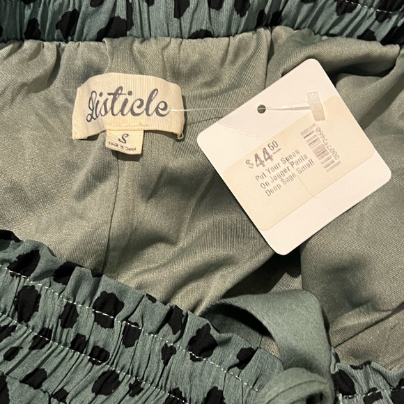 Listicle Green and Black Paper Bag Pants in Dalmatian Print Size Small - Picture 8 of 9
